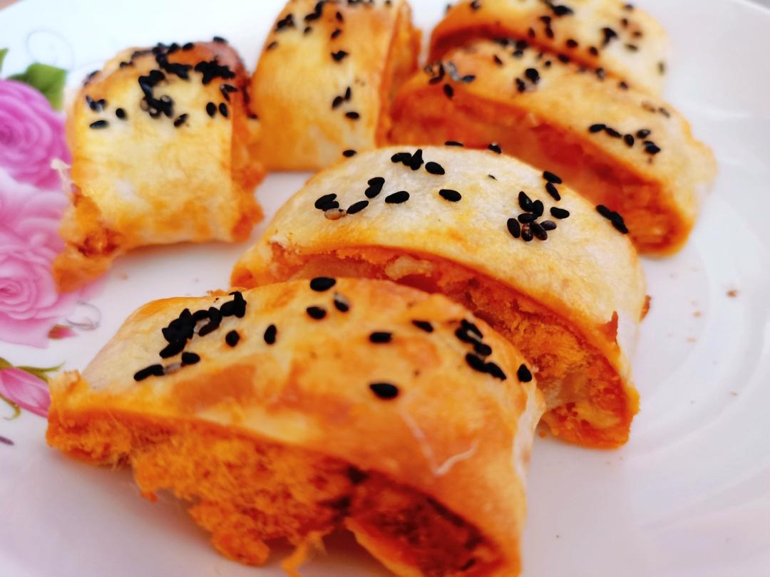 手抓饼的花样吃法：酥皮火腿肉松卷