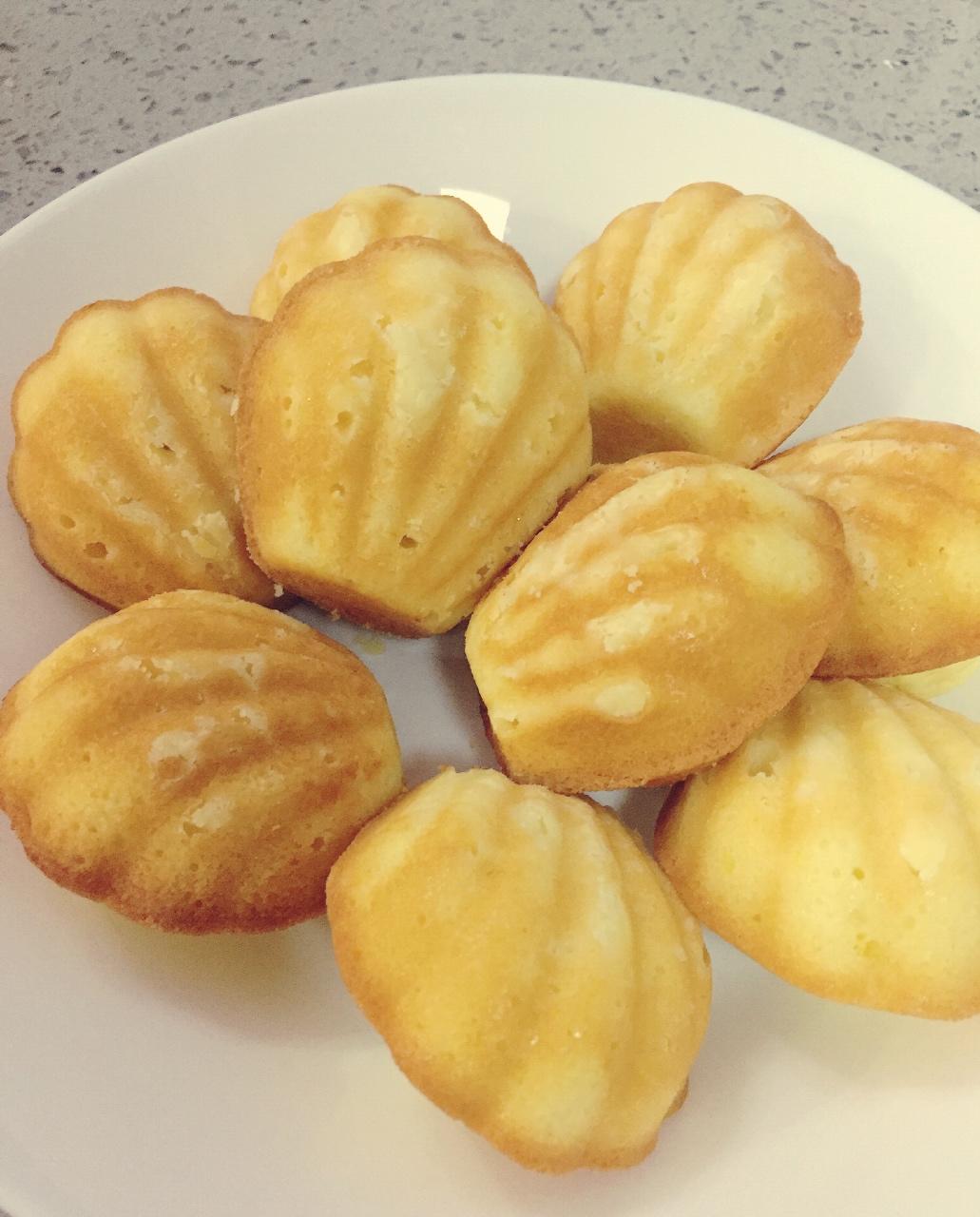 玛德琳（蓝带方）