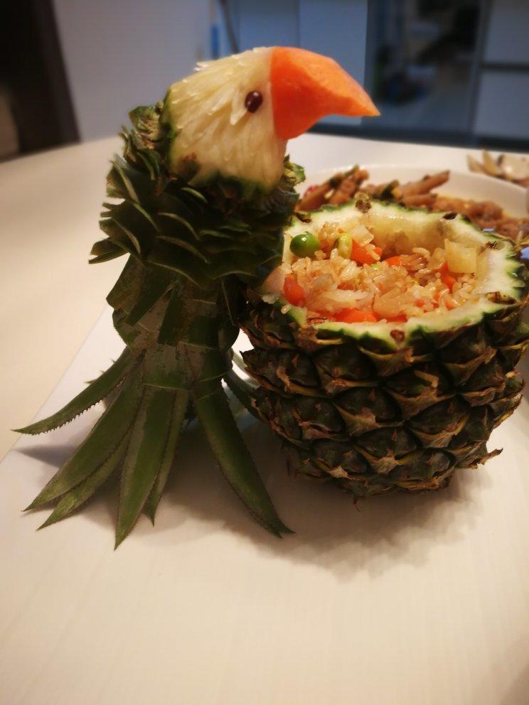 鸟语花香菠萝炒饭