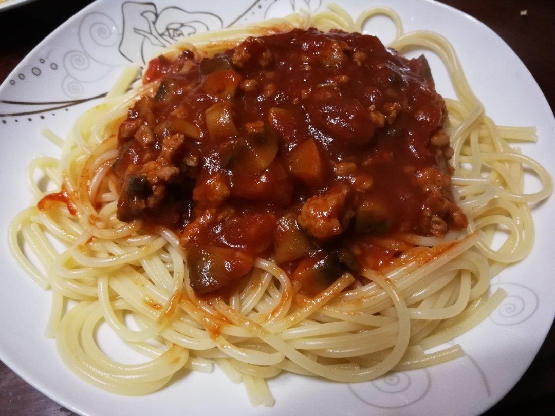 蕃茄蘑菇肉酱意大利面