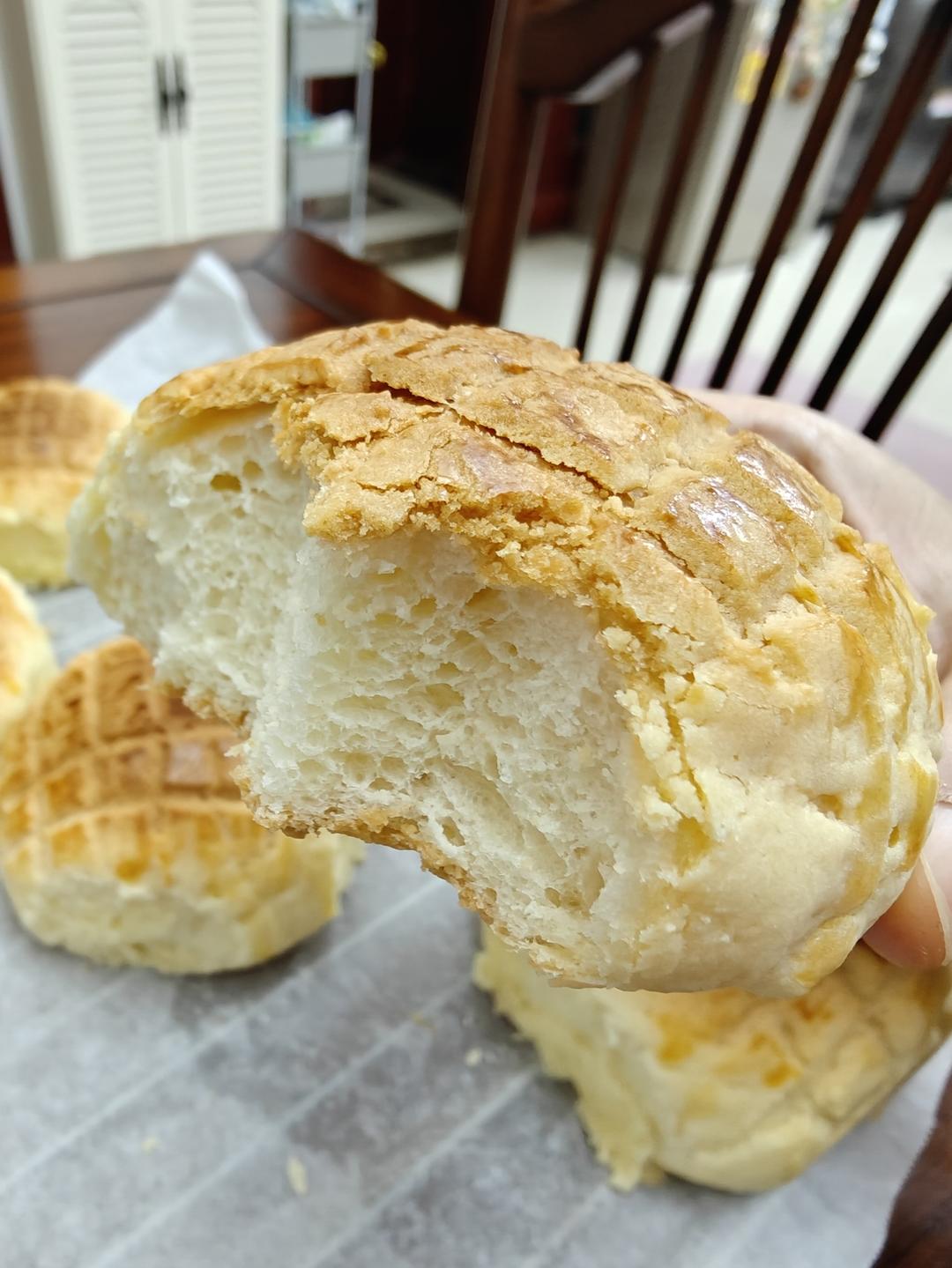 好吃到炸裂的港式菠萝包（附带制作酥皮的小视频）