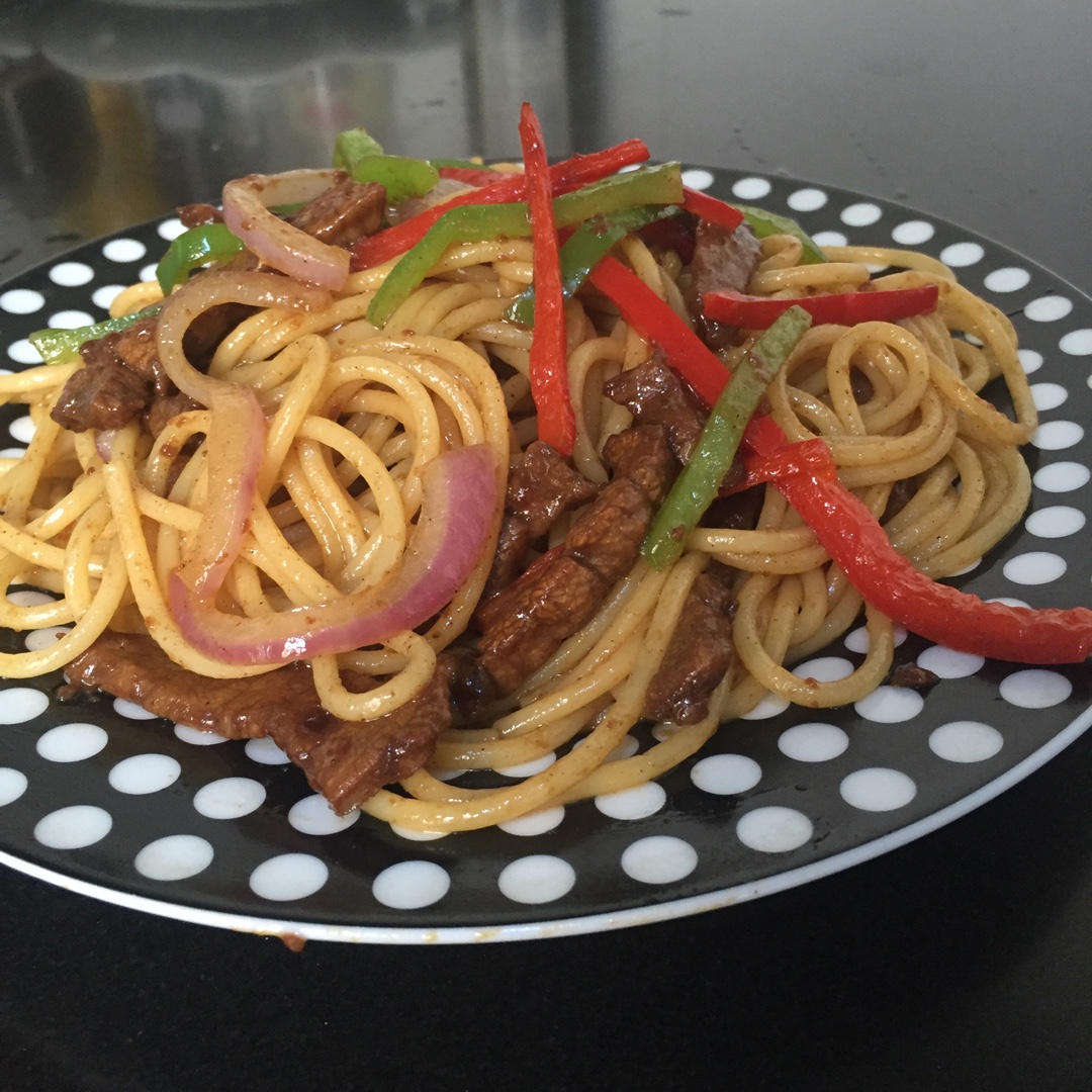 黑椒牛柳炒意面