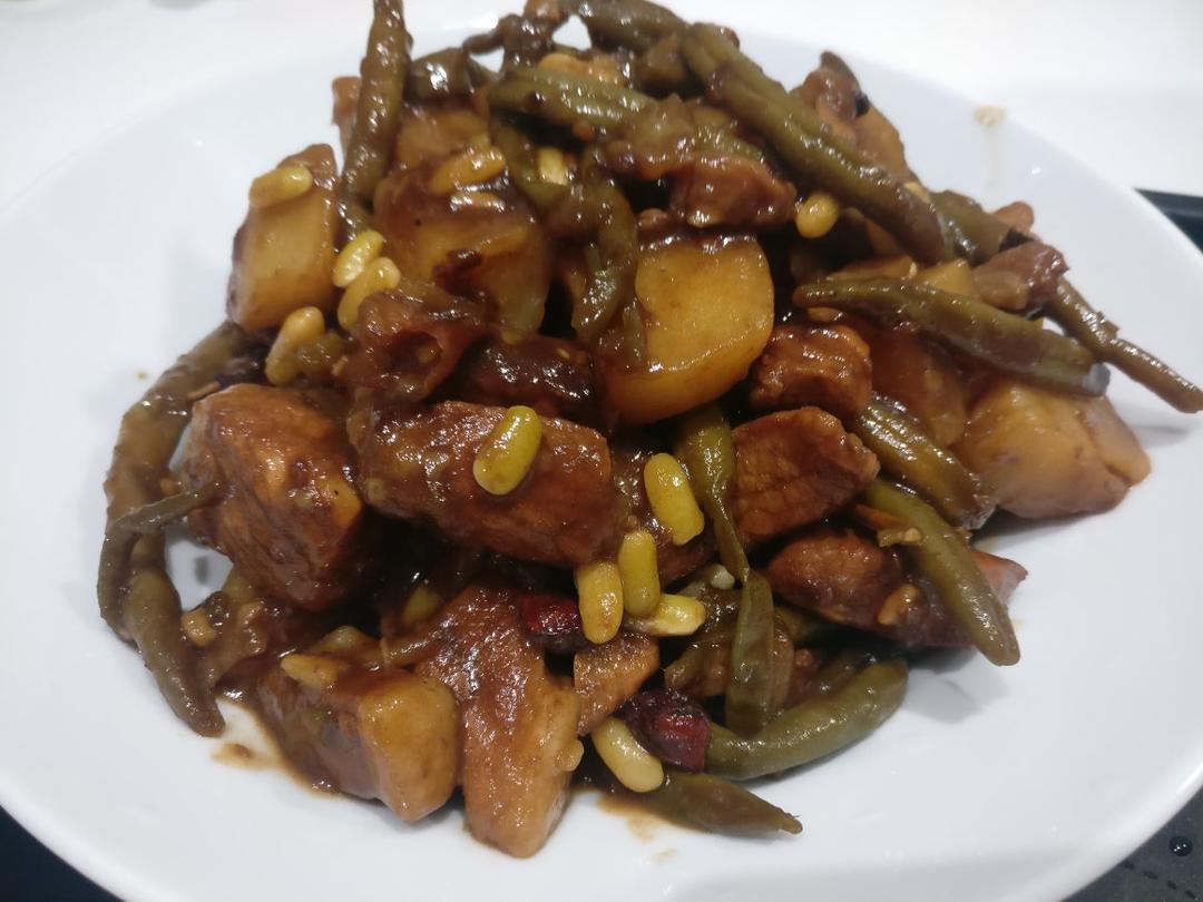 红烧排骨炖豆角土豆