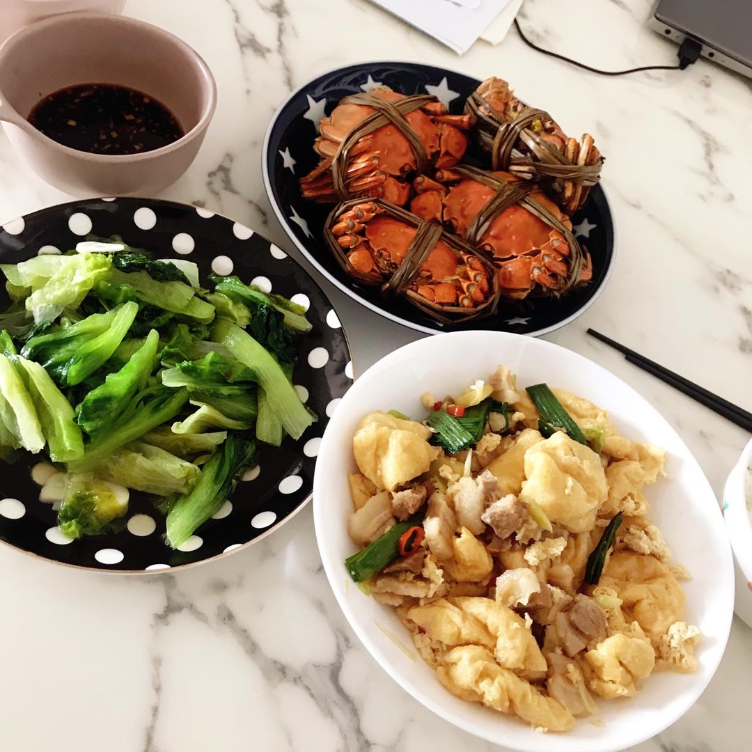 五花肉烧油豆腐