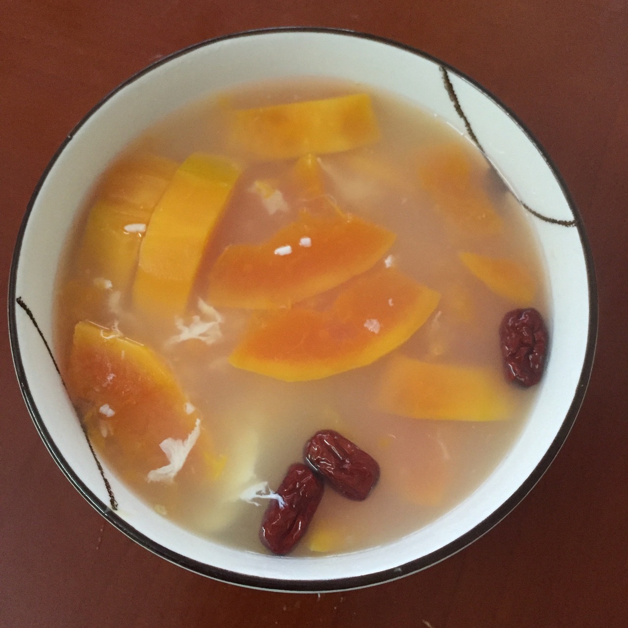 轻舞漫步做的酒酿木瓜汤