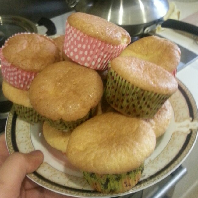 淡奶油海绵纸杯蛋糕