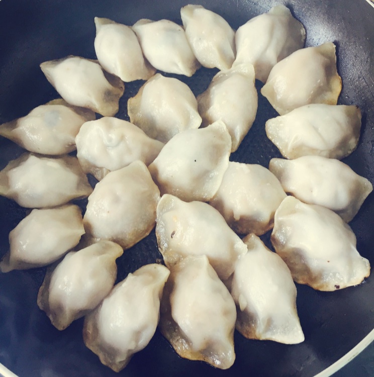 速冻水饺吃腻了吗~变锅贴吧(๑´ڡ`๑)