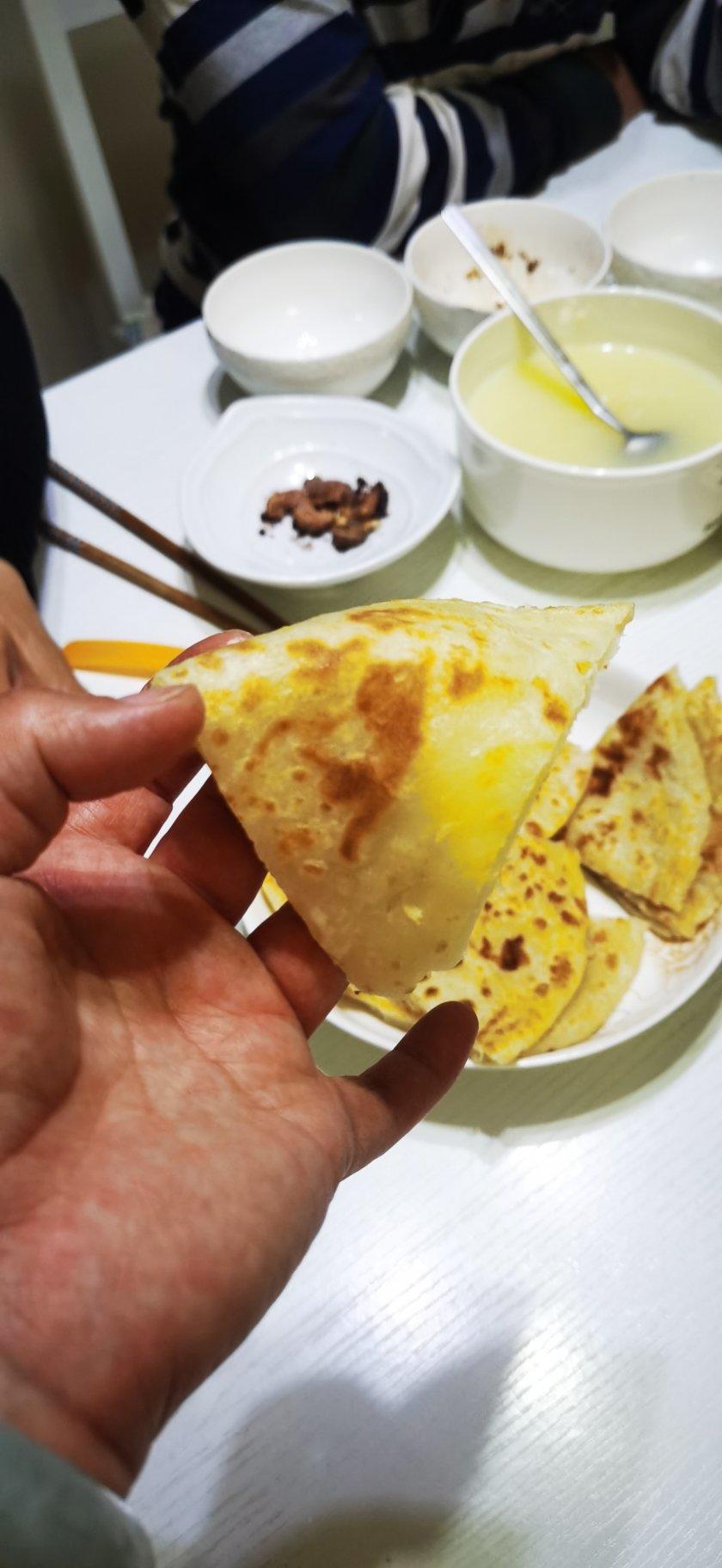 烙饼不硬的小窍门 掌握了你也能看出柔软多层凉了不硬的小油饼