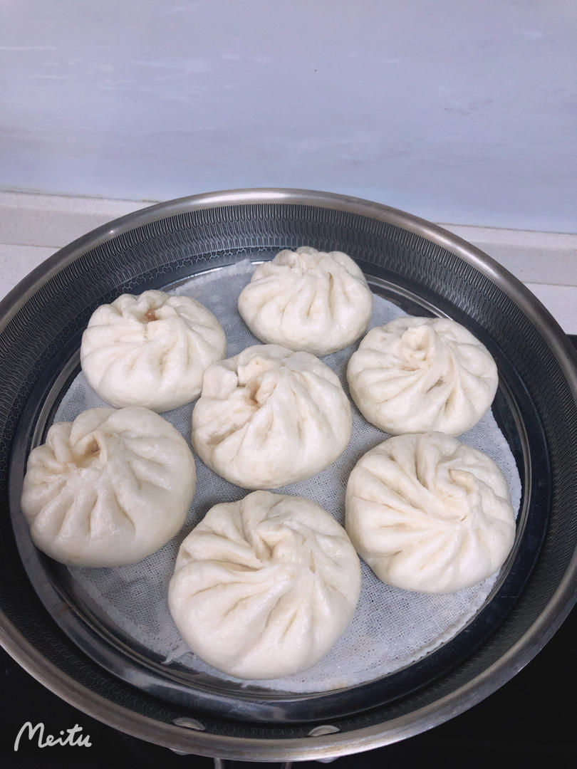 云朵般松软爆浆蜜汁叉烧包