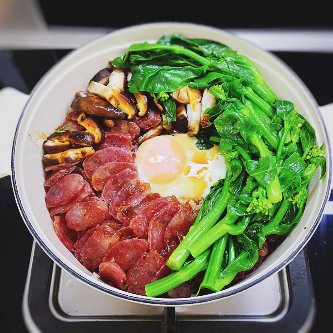 铸铁锅腊肠煲仔饭