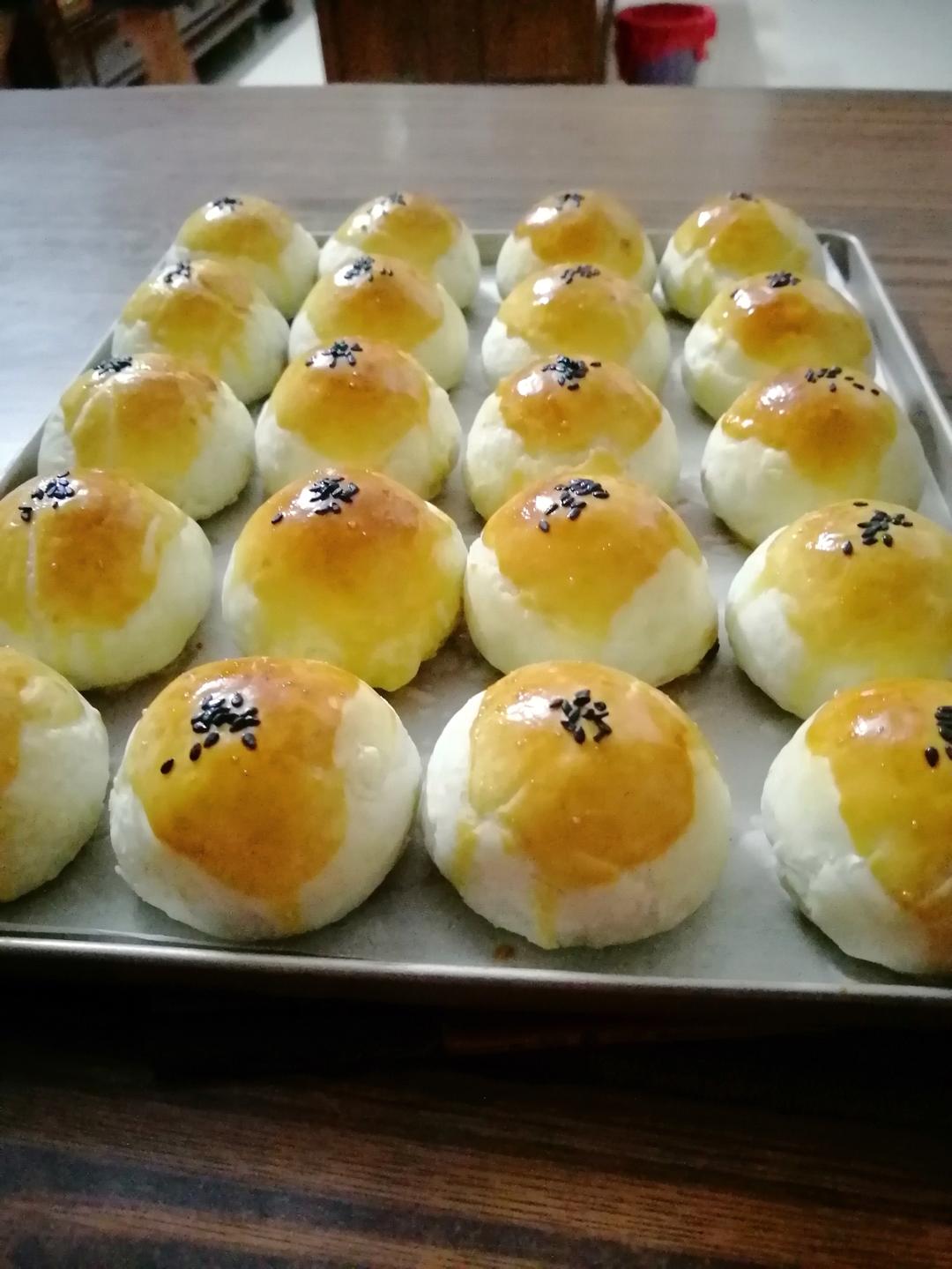 酥到掉渣的美味蛋黄酥