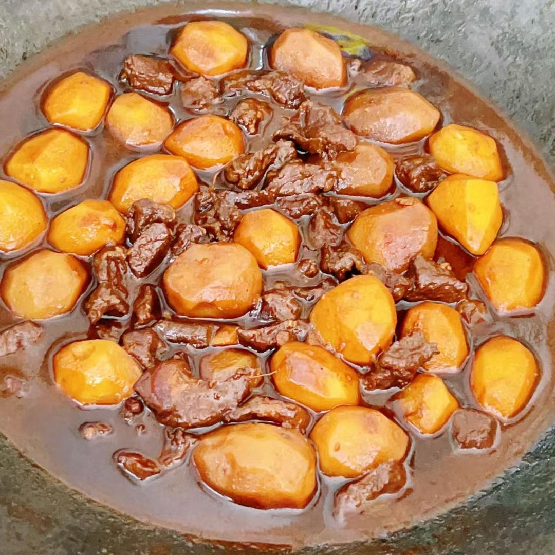 牛肉辣椒条炖小洋芋的做法