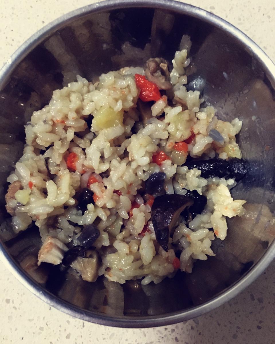 【香菇鸡肉焖饭】