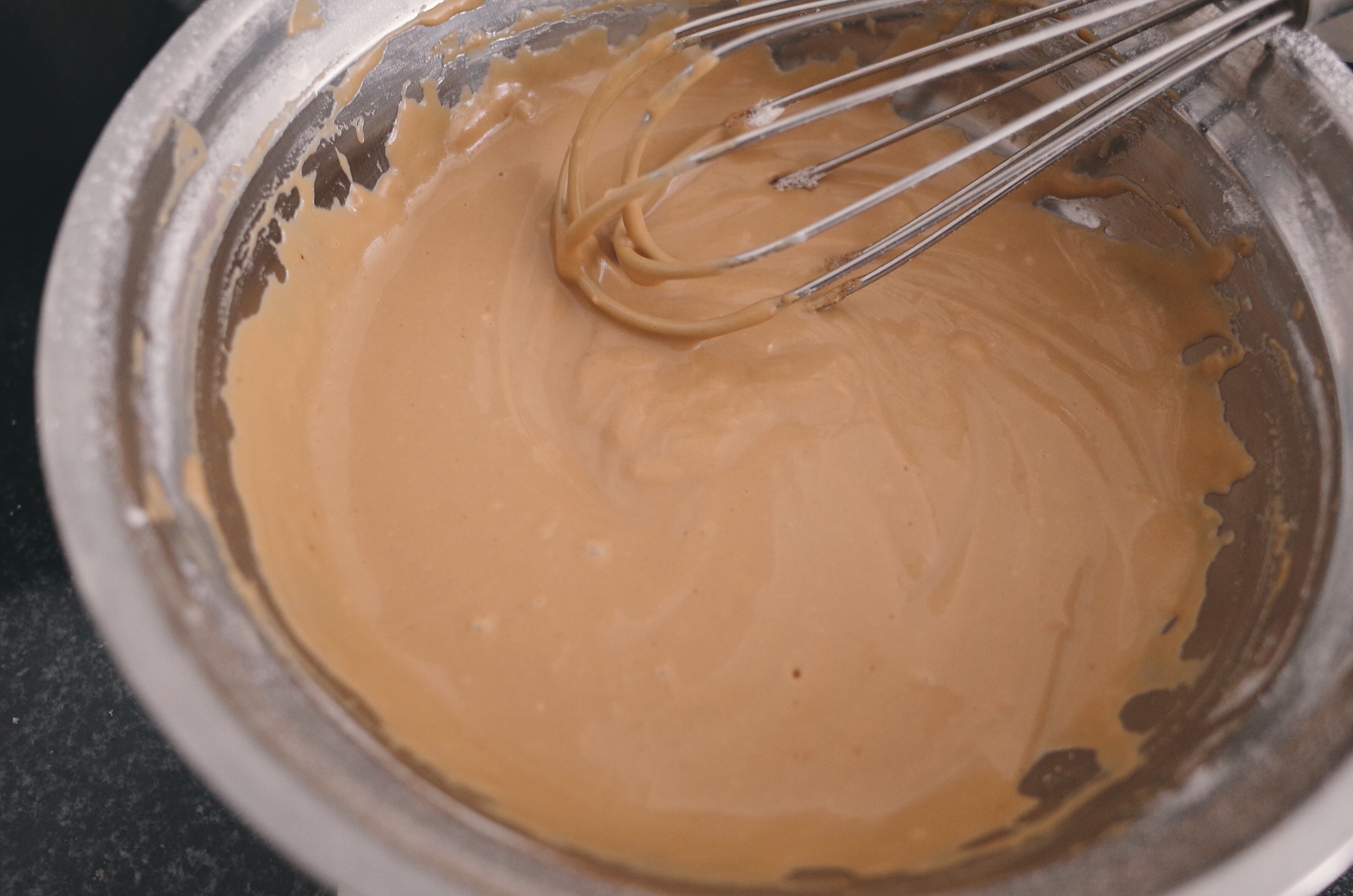 焦糖奶油摩卡蛋糕卷的做法 步骤4