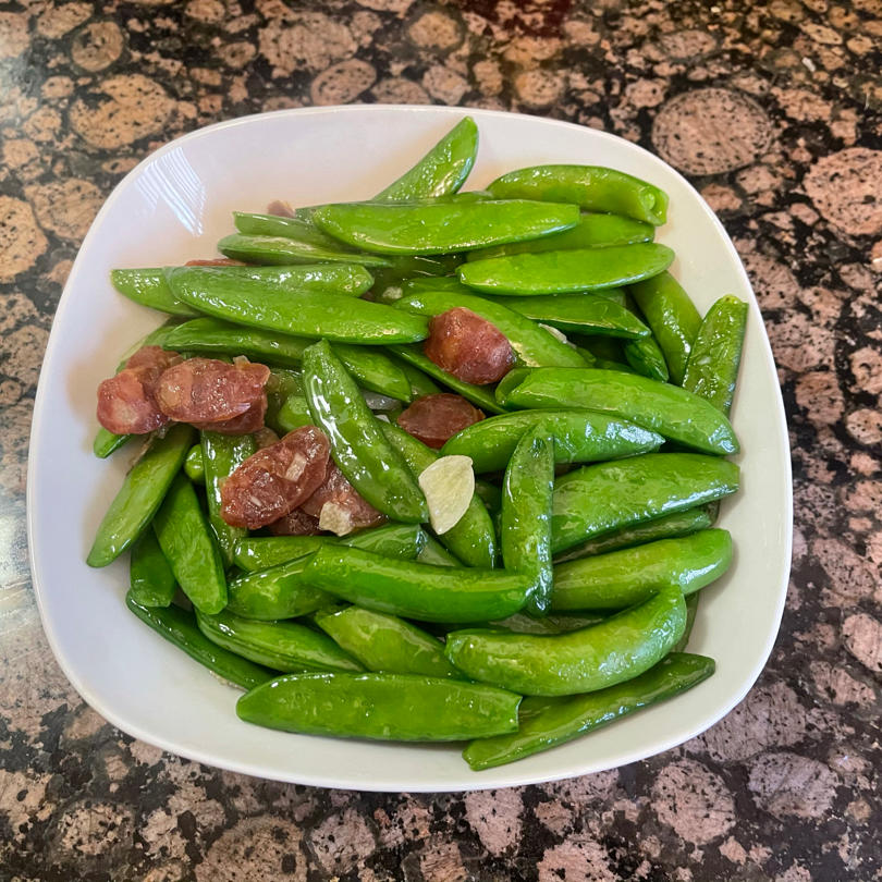 无比简单的荷兰豆炒腊肠，营养又好吃～！