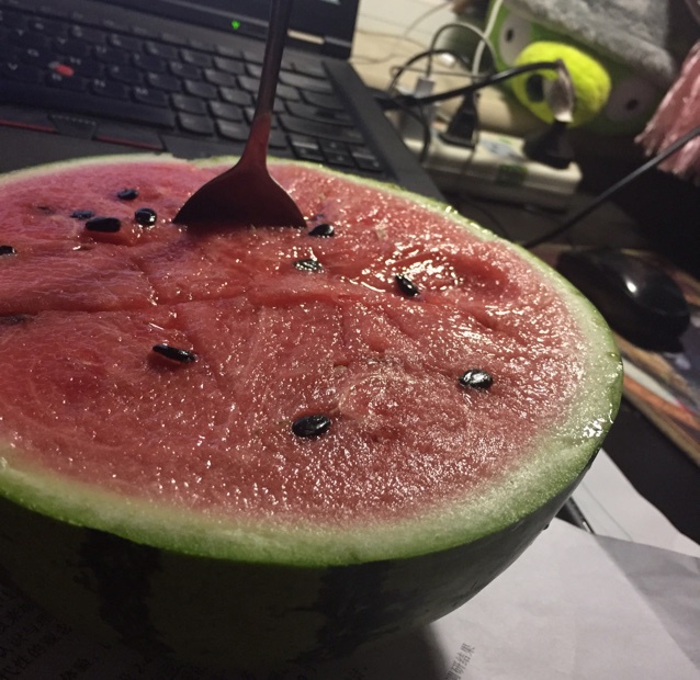 如何切西瓜  宝宝吃起来方便干净