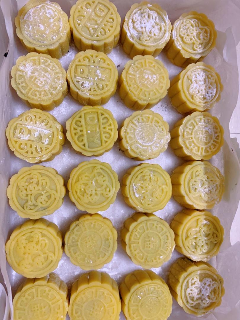 黑芝麻流心曲奇月饼