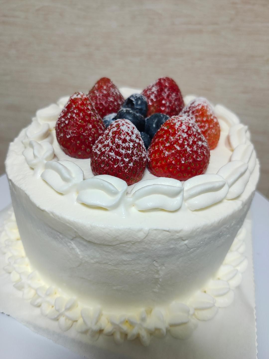 《Tinrry+》超经典的日式草莓奶油蛋糕 2.0版本（6寸配方）