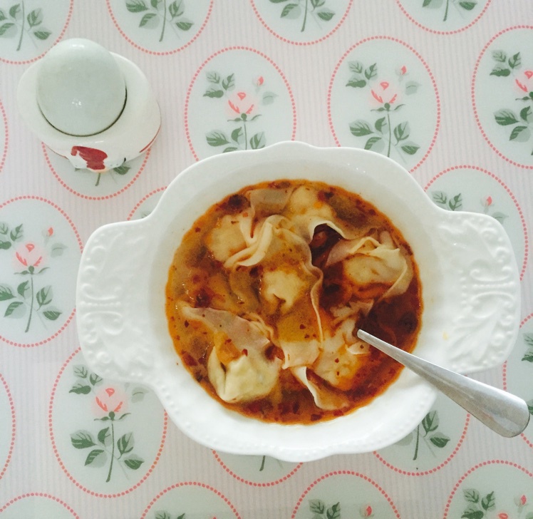 红汤辣油馄饨