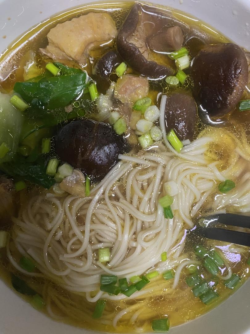 葱花儿鸡汤面
