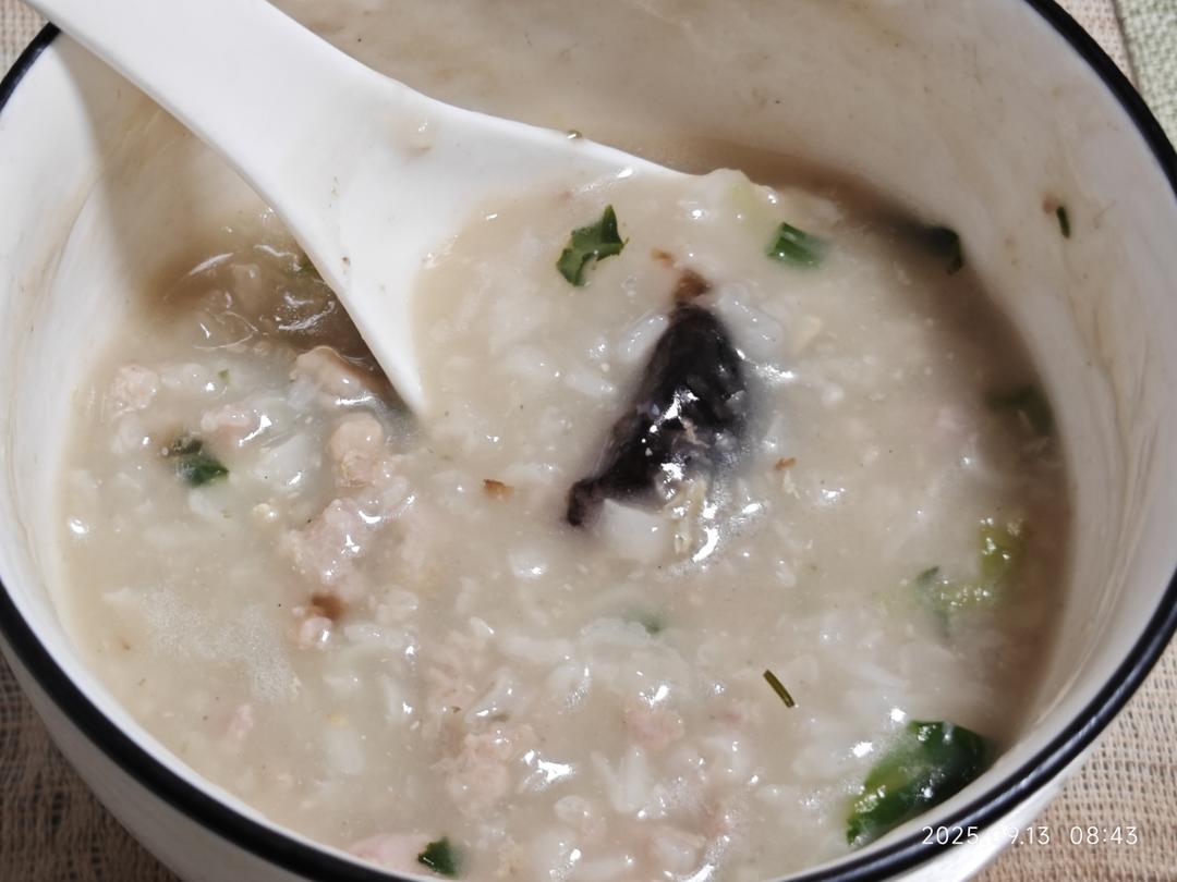 妈妈👩教我做的皮蛋瘦肉粥🥣简单快捷美味😋