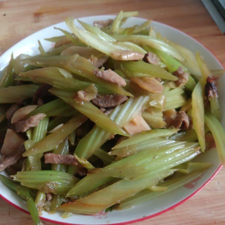 芹菜炒肉