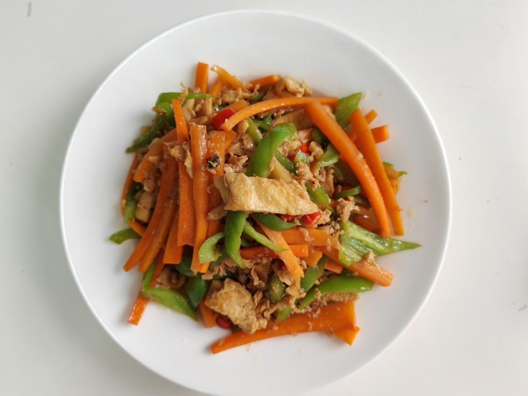 青椒炒胡萝卜鸡蛋