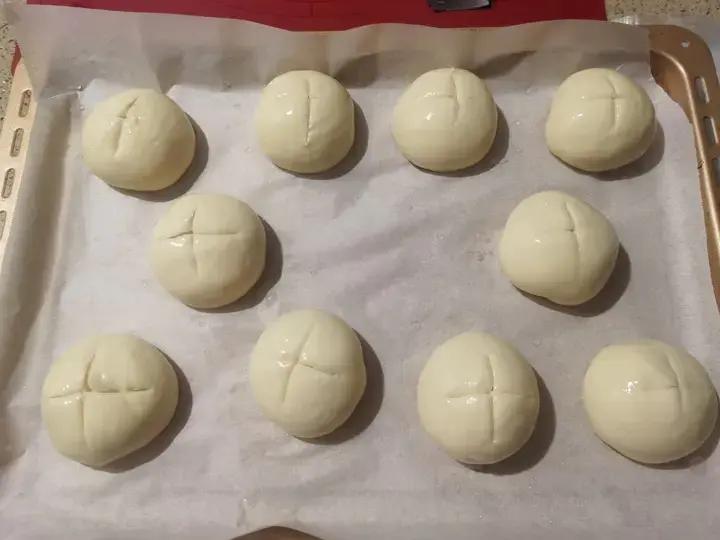 双重芝士香肠碱水球