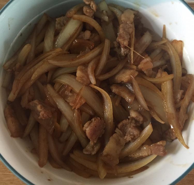 洋葱炒肉