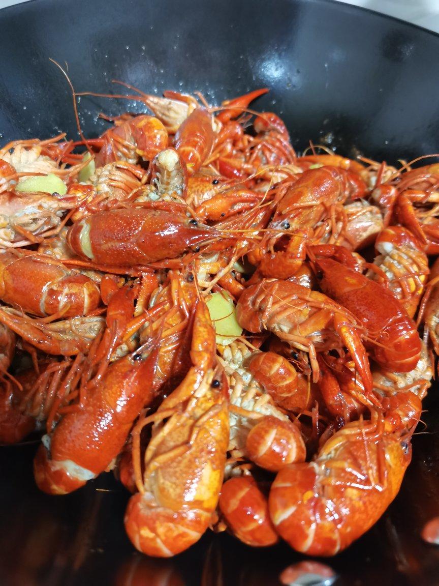 干净简单超香版十三香小龙虾（教你这么挑小龙虾，怎么彻底清洗）