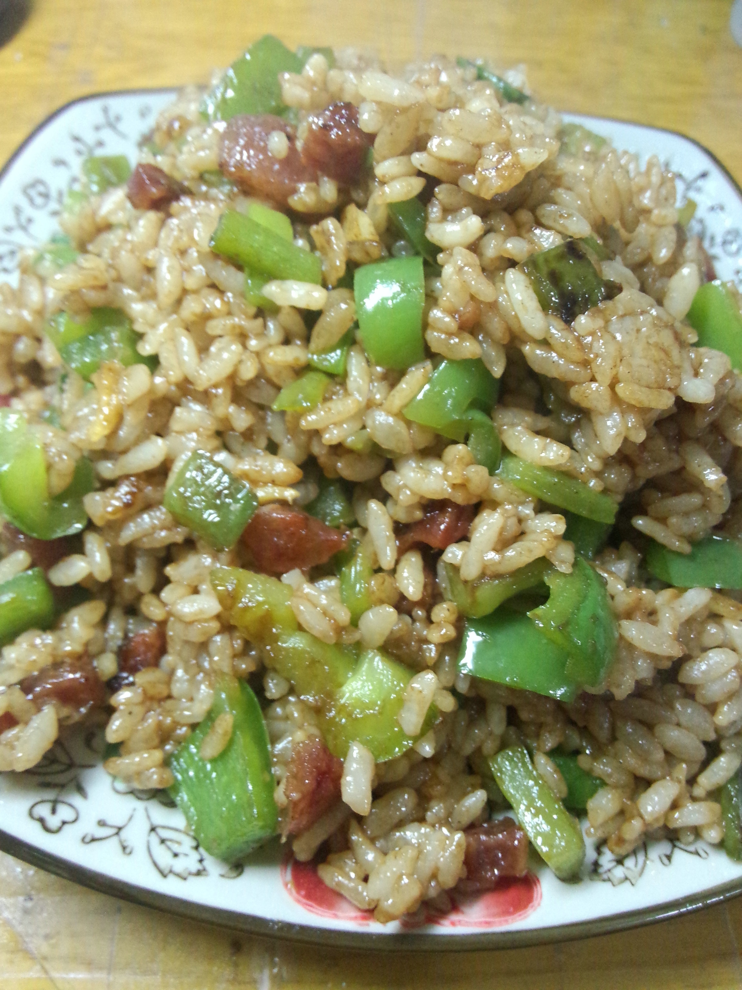 青椒香肠蛋炒饭