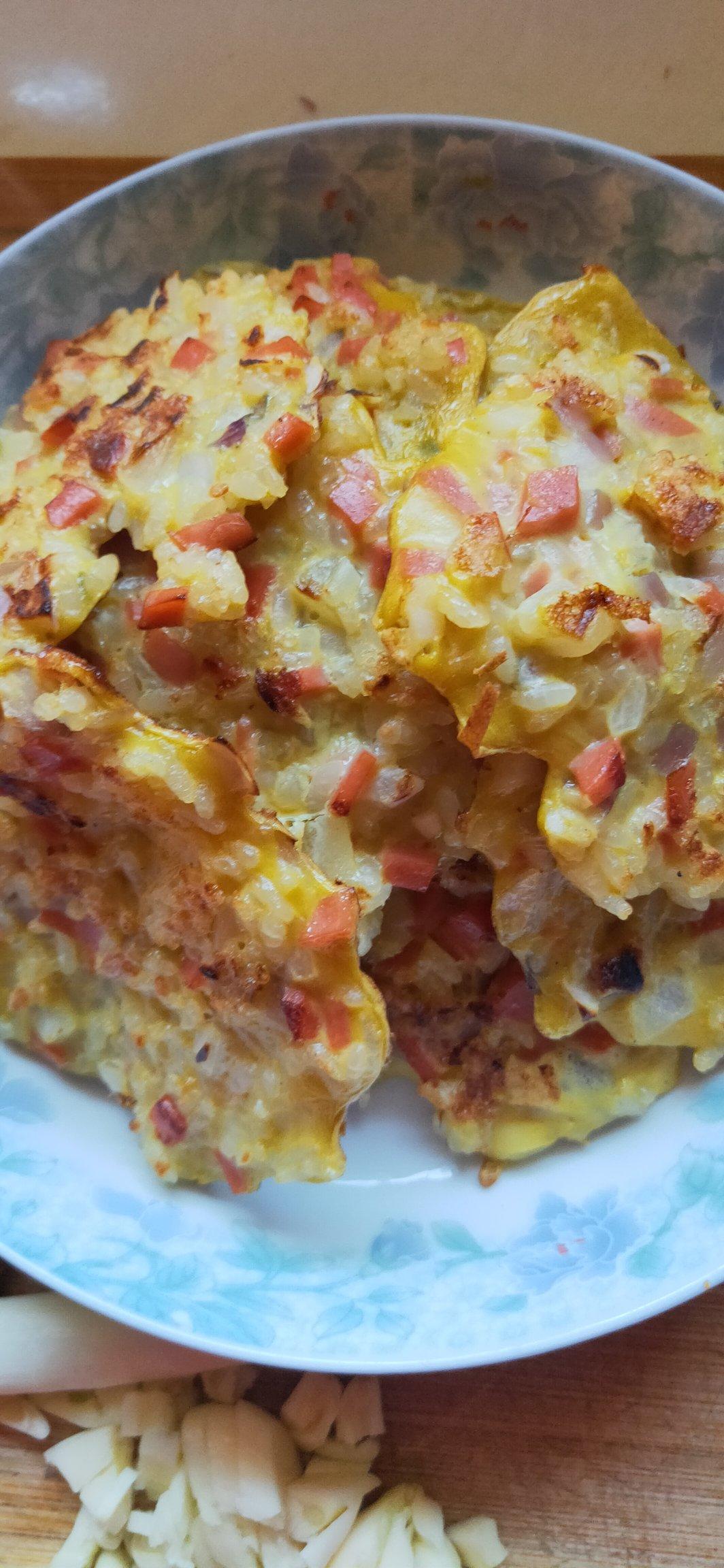 早餐蛋饼，解决剩米饭的好方法，食材随意味道超赞👍