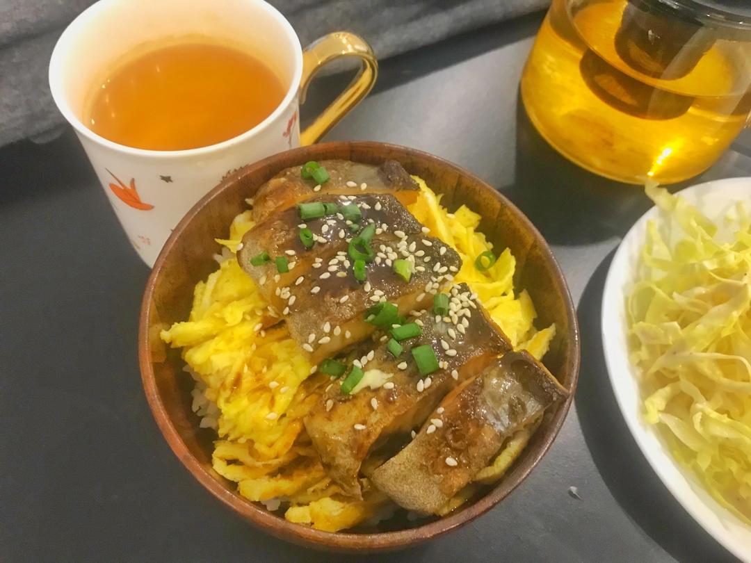 蒲烧鳗鱼盖饭（鳗丼）