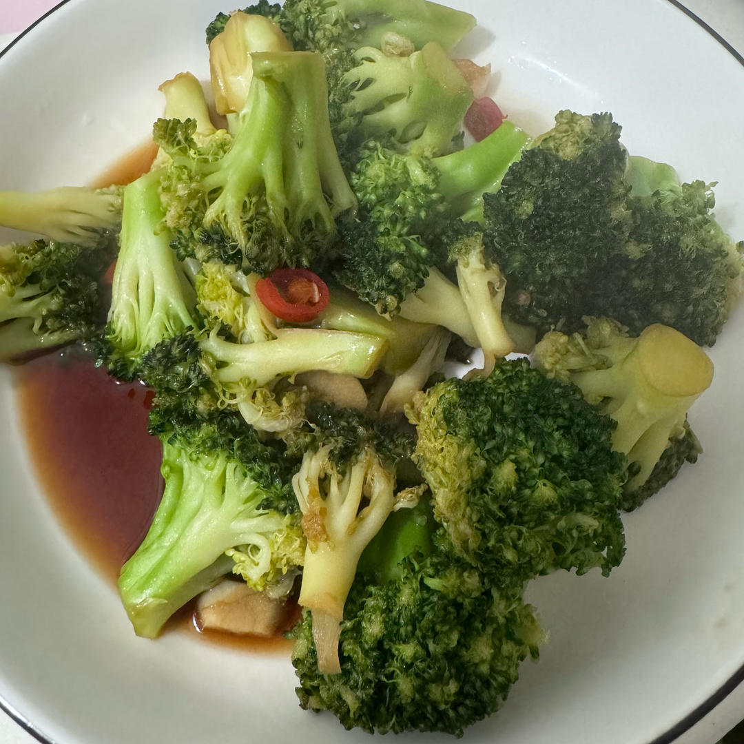 好吃到爆的耗油蒜蓉西兰花(从不修图，喜欢请关注)