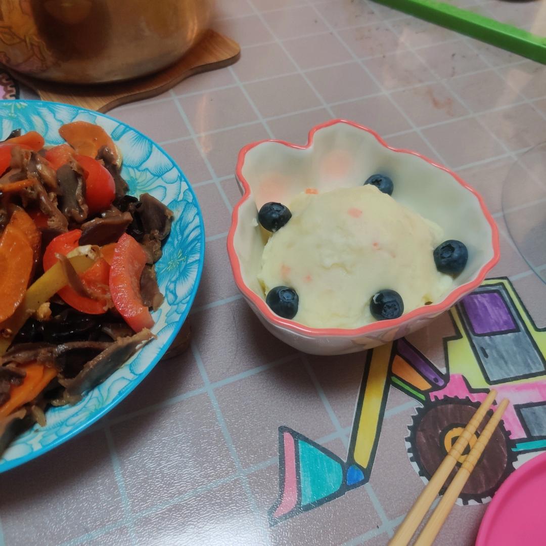 烤肉店的土豆泥！