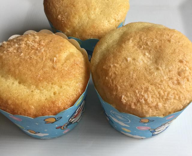 简单不回缩的杯子蛋糕的做法