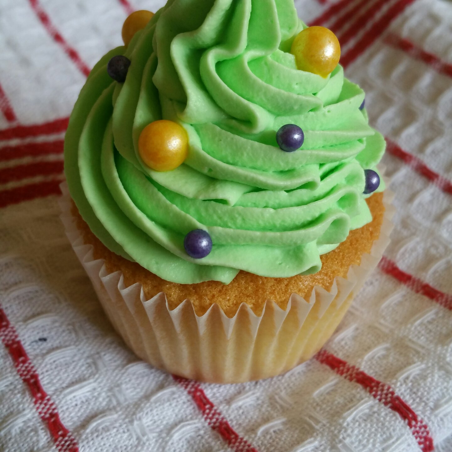 妖怪vs小女警做的圣诞树杯子蛋糕