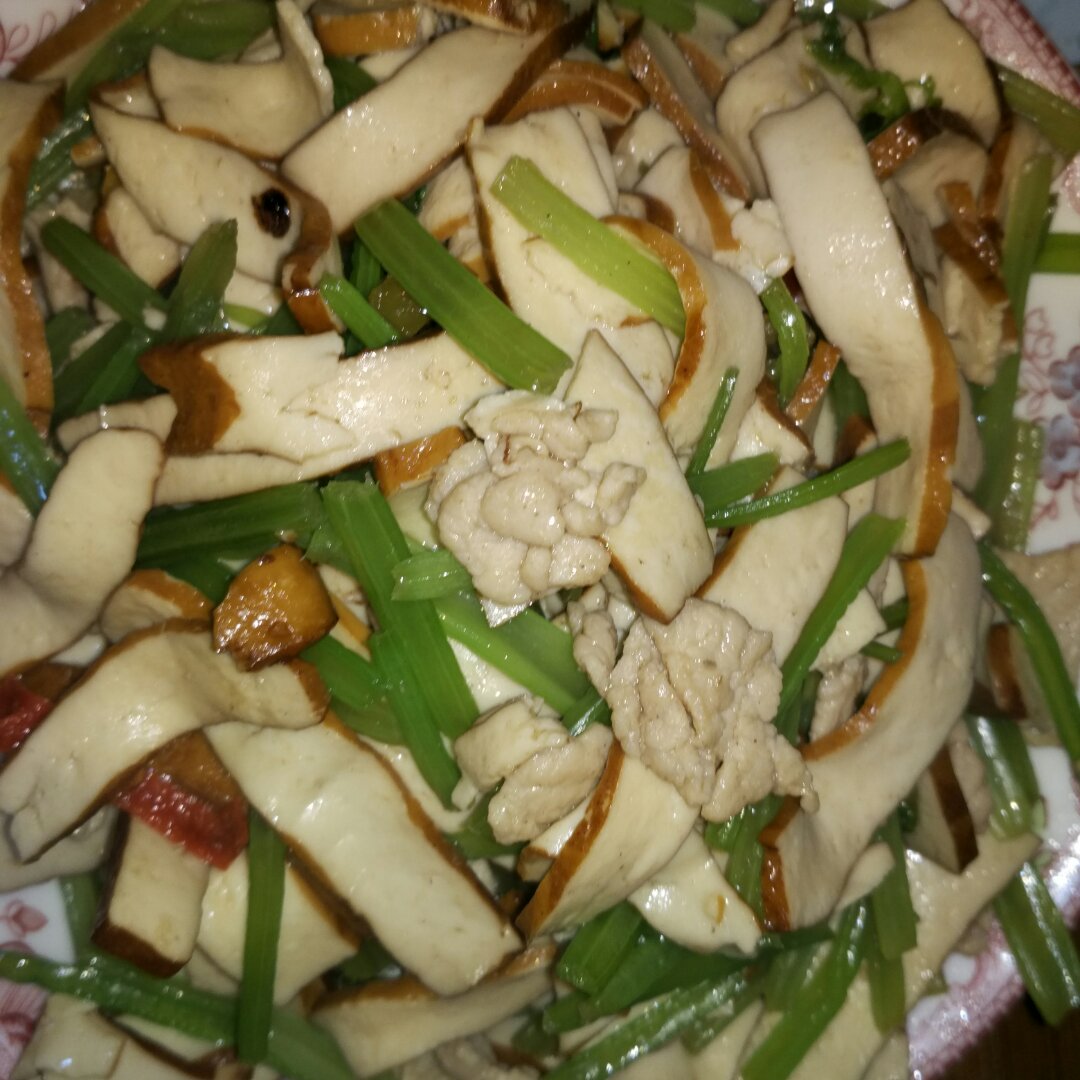 芹菜香干炒肉丝
