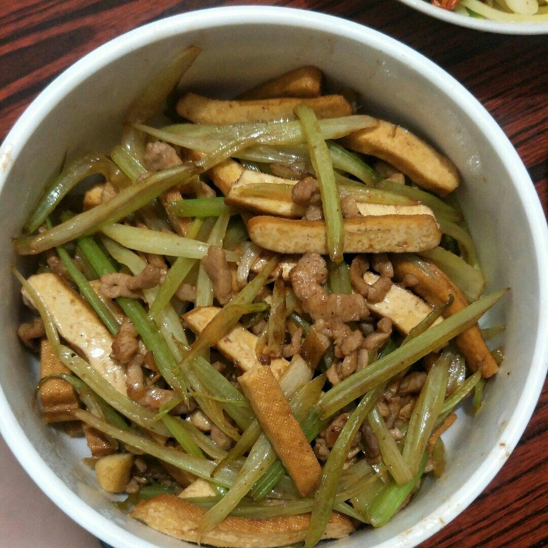 芹菜炒肉丝香干