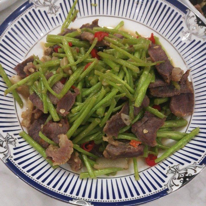 篱蒿炒腊肉