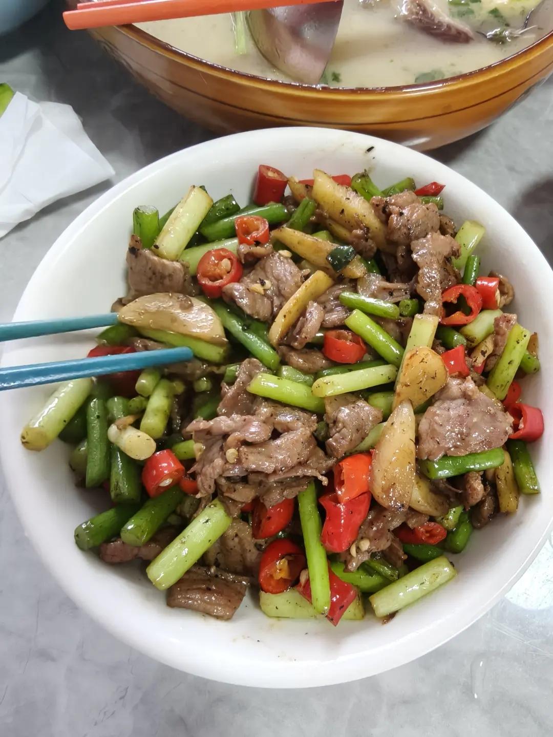 蒜苗炒牛肉