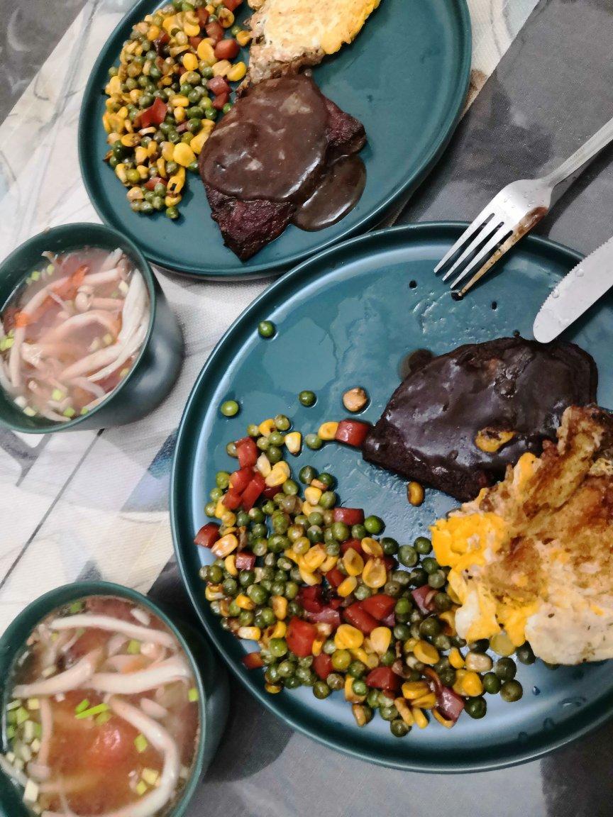 有肉感的蘑菇番茄汤