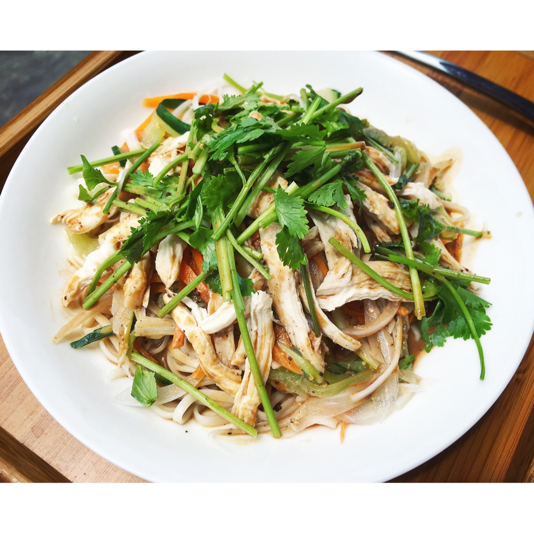 花生酱鸡丝黄瓜凉拌面