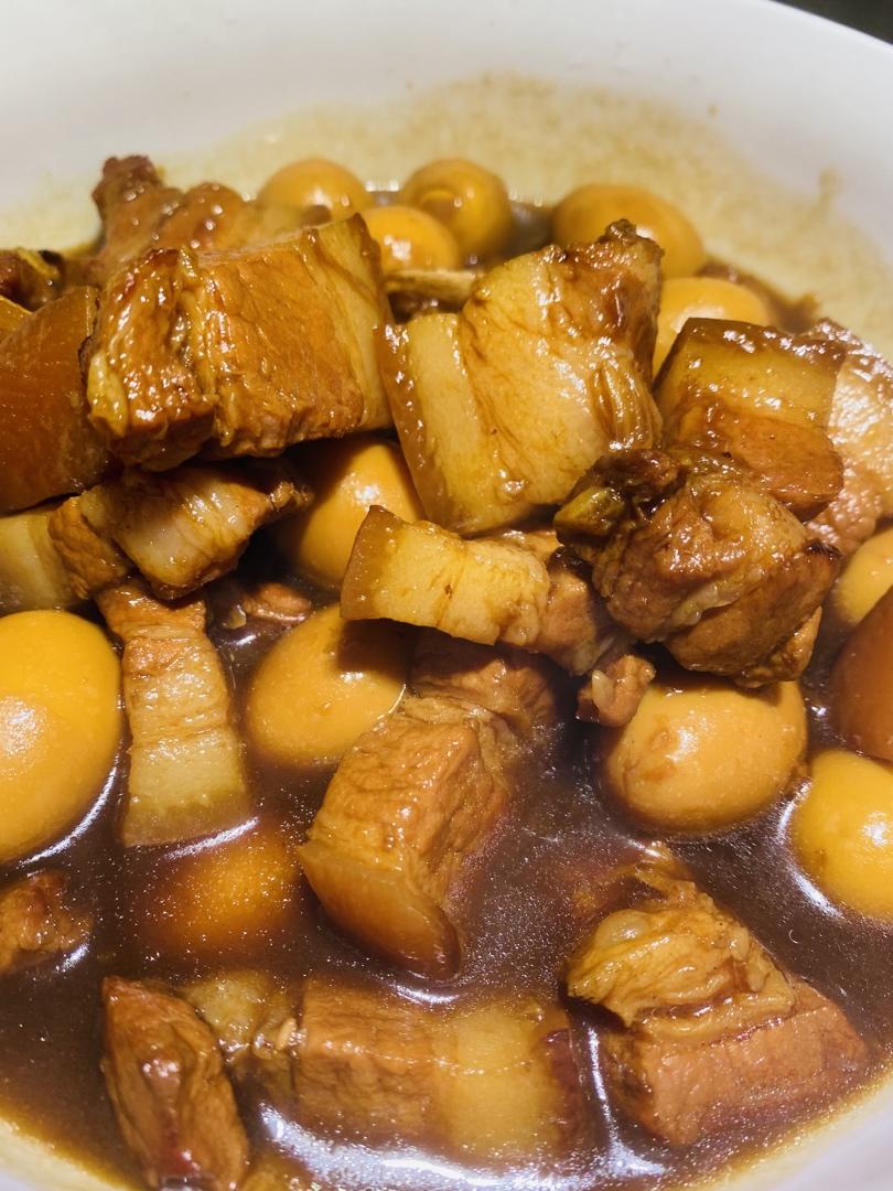 红烧肉炖鹌鹑蛋