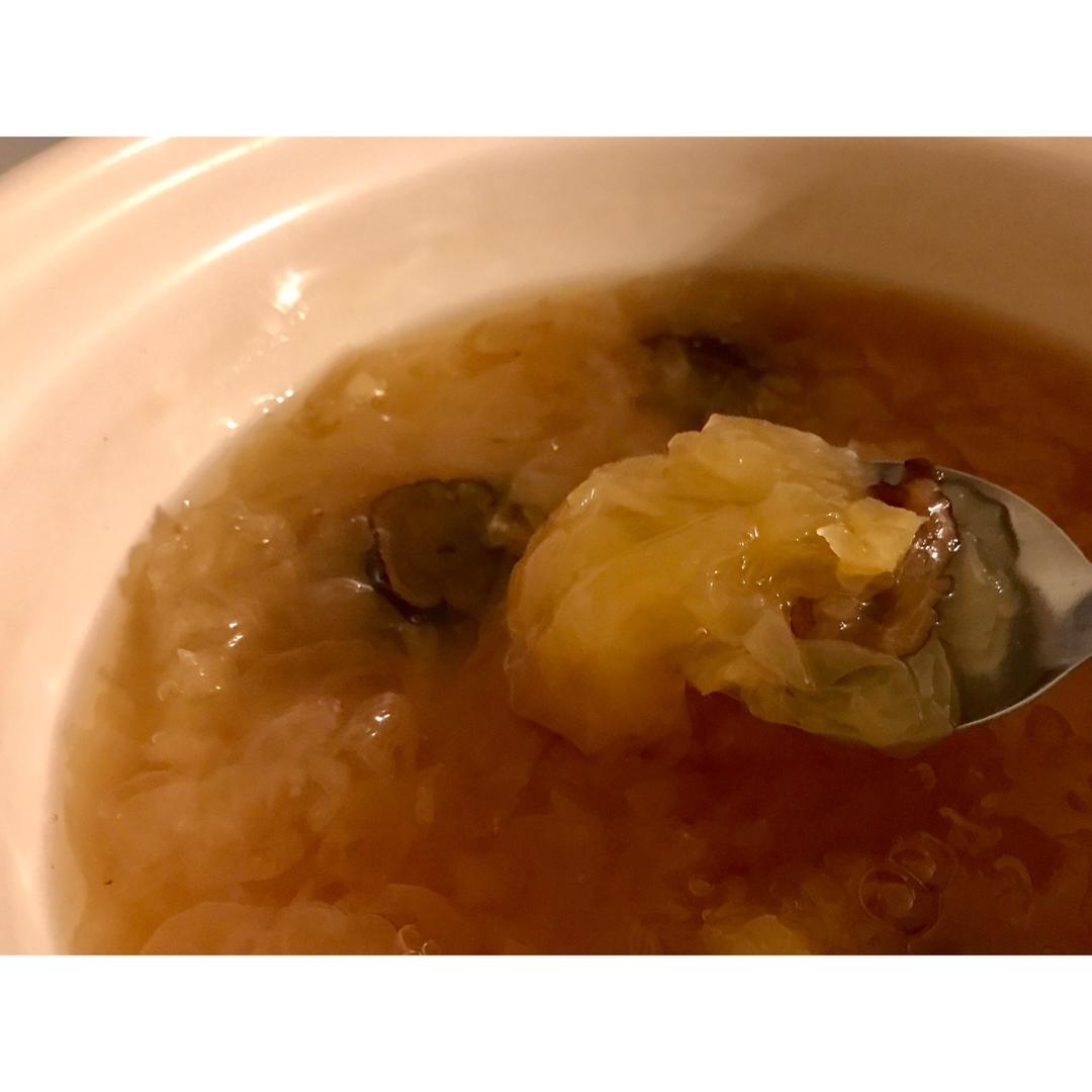 冰糖银耳红枣汤