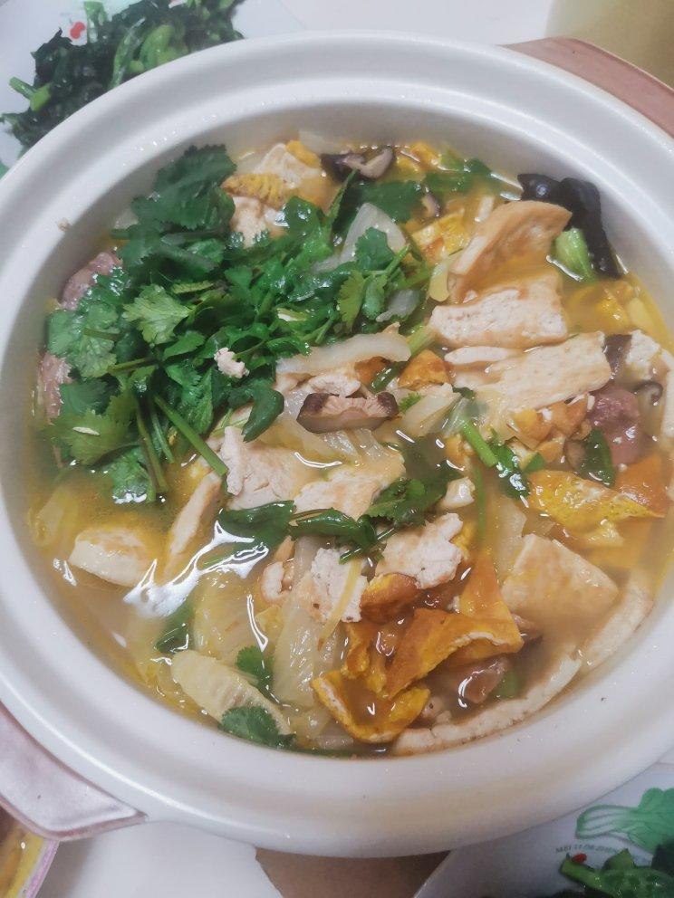 鲜菇豆腐煲