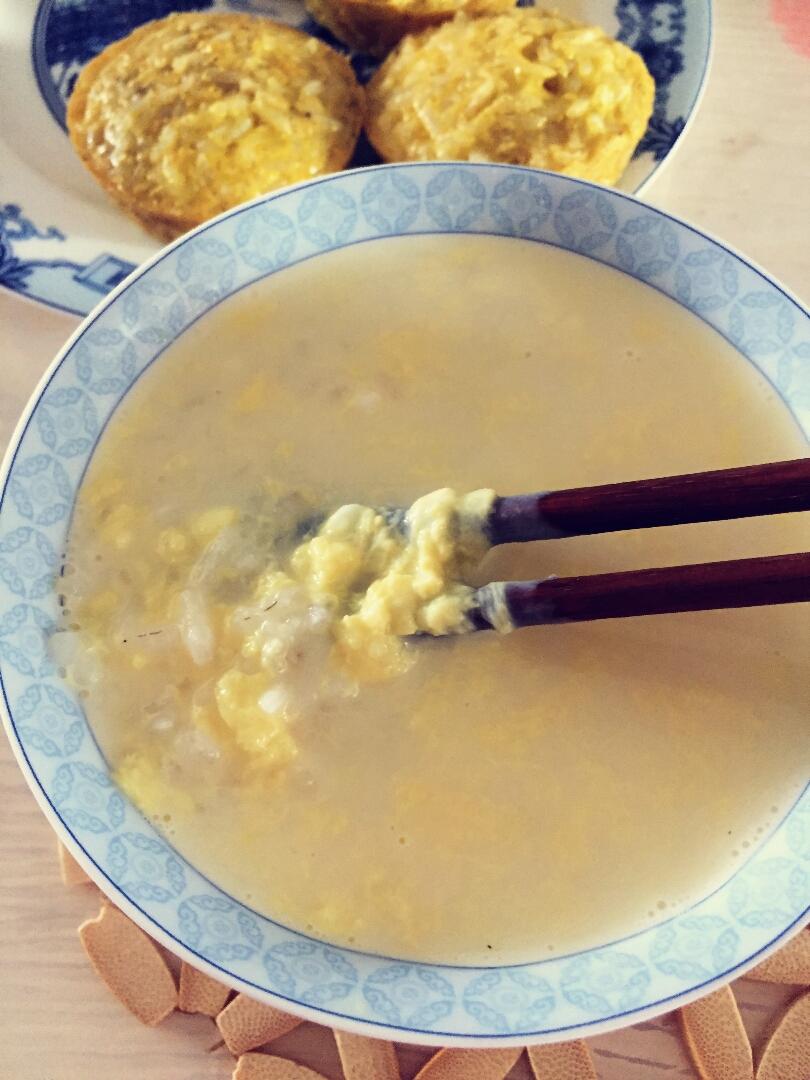 鸡蛋牛奶粥（解决剩饭10分钟快速法）
