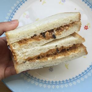 5分钟快手早餐——海苔肉松三明治的做法 步骤5