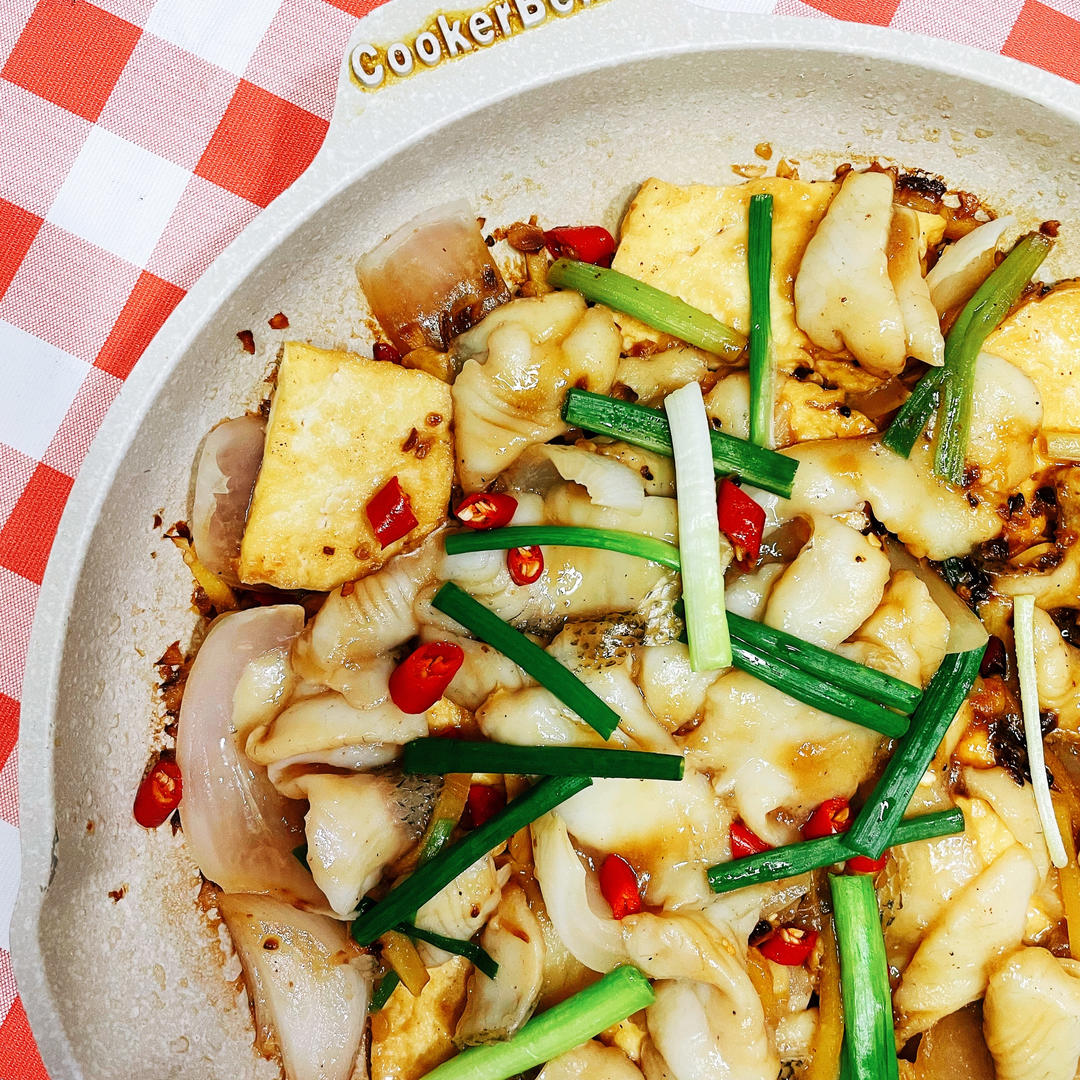 鲜嫩豆腐鲈鱼煲