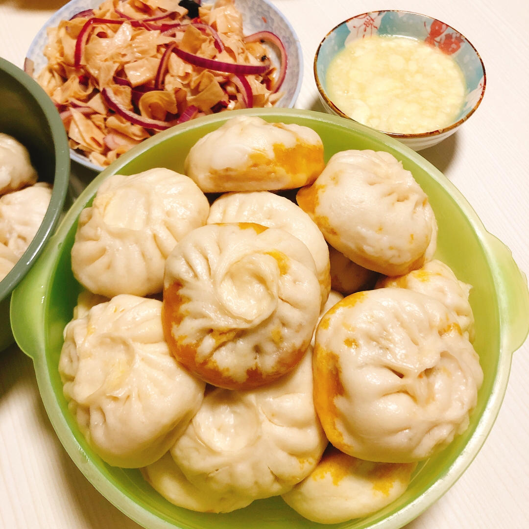 素包子（胡萝卜木耳粉条鸡蛋馅）